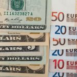 Euro a ajuns la cel mai redus curs al ultimilor 20 de ani, faţă de dolar