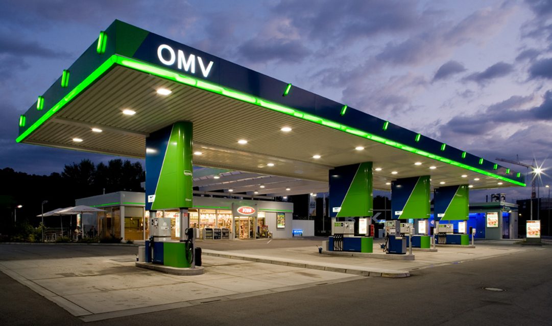 OMV Petrom a instalat panouri fotovoltaice în 110 stații de alimentare și vizează extinderea la 150 unități până la finalul anului